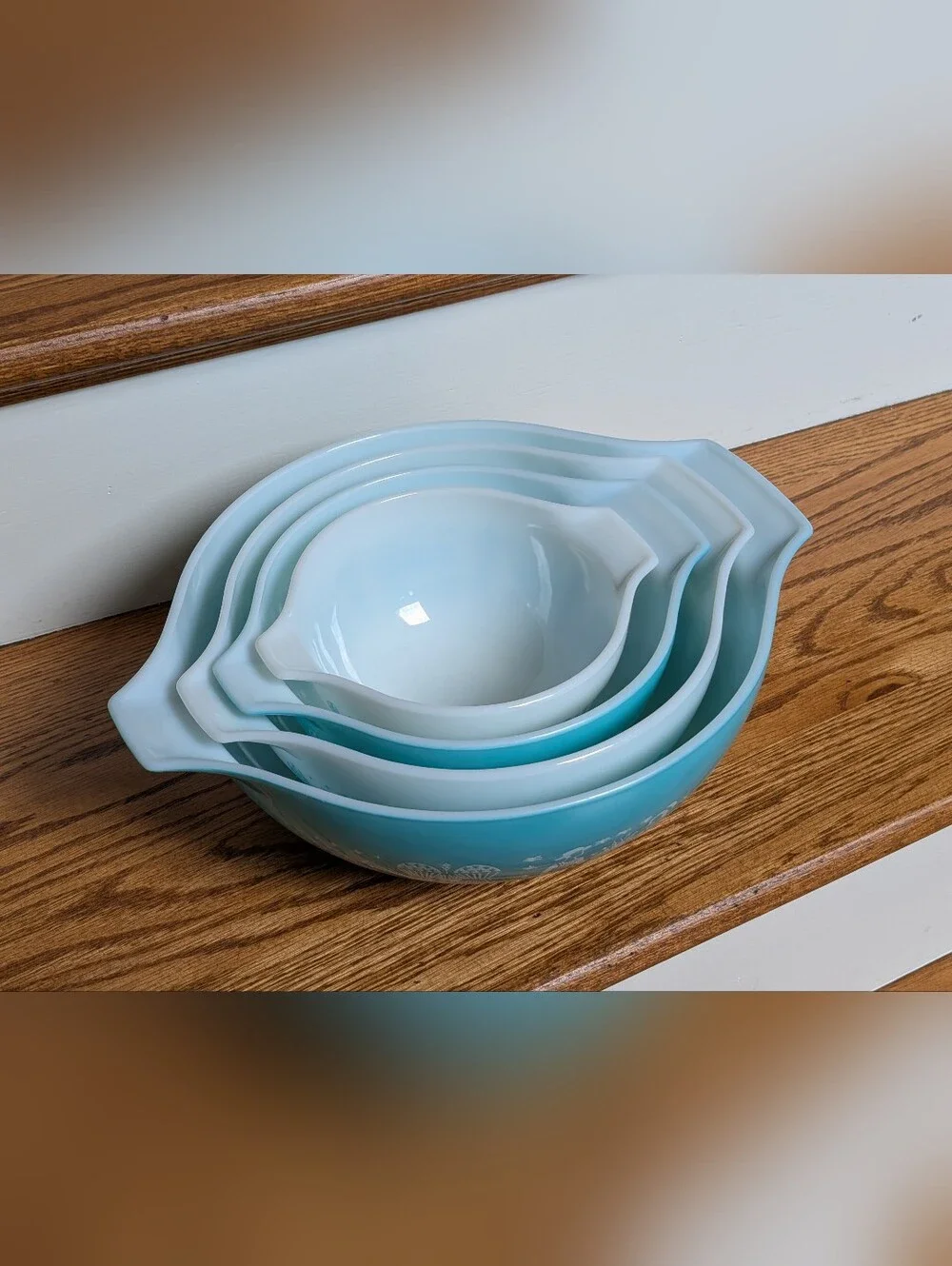 Vintage Pyrex Butterprint Amish Cinderella Mixing Bowl Set — Turquoise & White